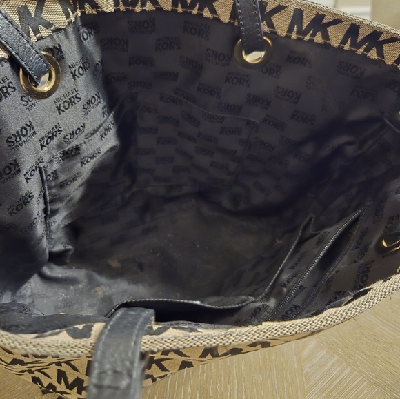 EUC Michael Kors Jet Set Signature Tote - Picture 3 of 3